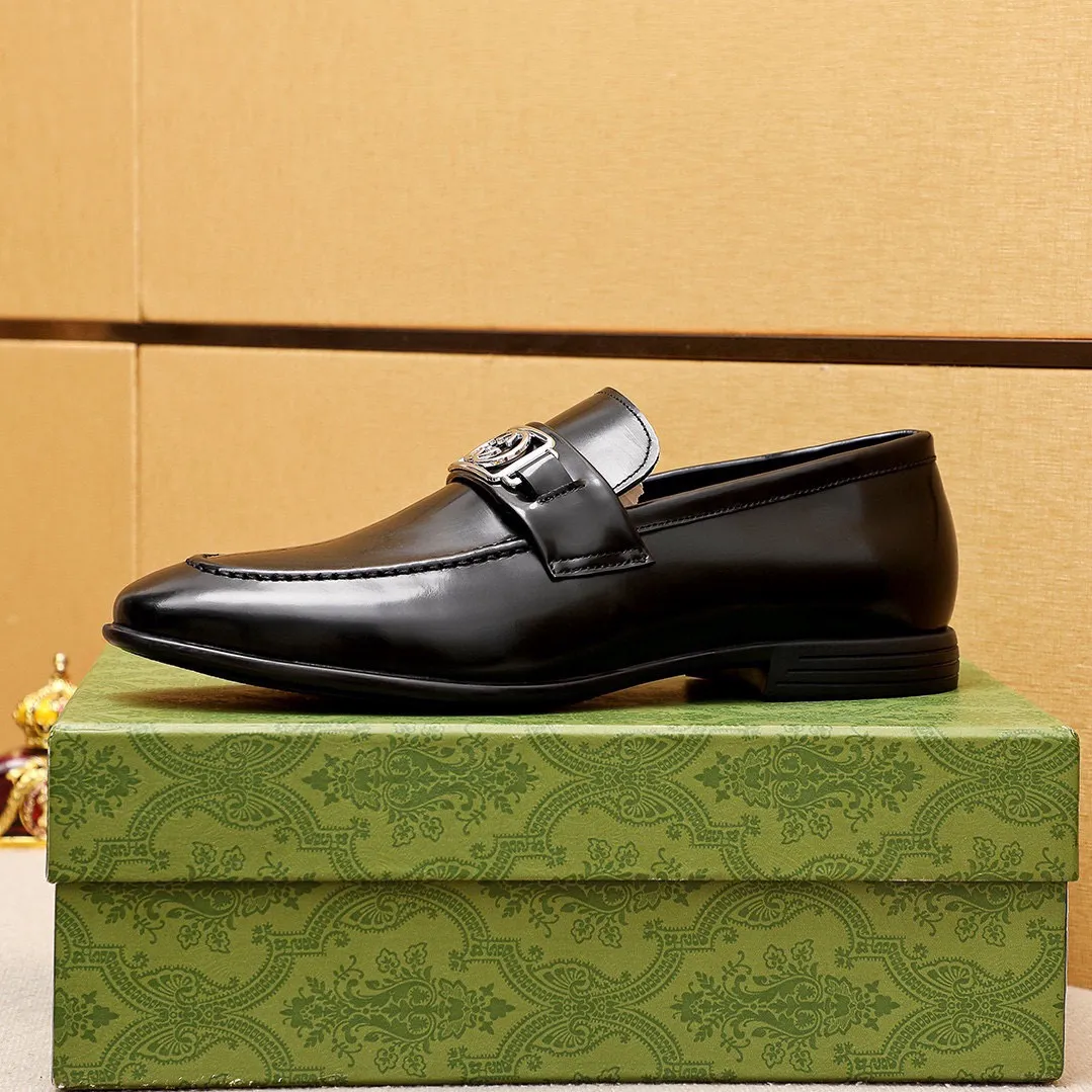 Men's shoes 💰460 💐 Product trademark: GUCCI "Gucci" casual leather shoes Regular size: 39-45 (38.45🉑️customized) Product materials: Selected imported first-layer open-edge beaded cowhide leather upper + luxury hardware buckle, imported cowhide leather lining. Strong three-dimensional visual effect, rubber outsole Color: 1⃣️color optional